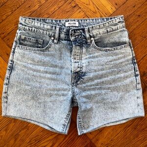 80s Acid Wash Button Fly 5.5 inch Jean Shorts